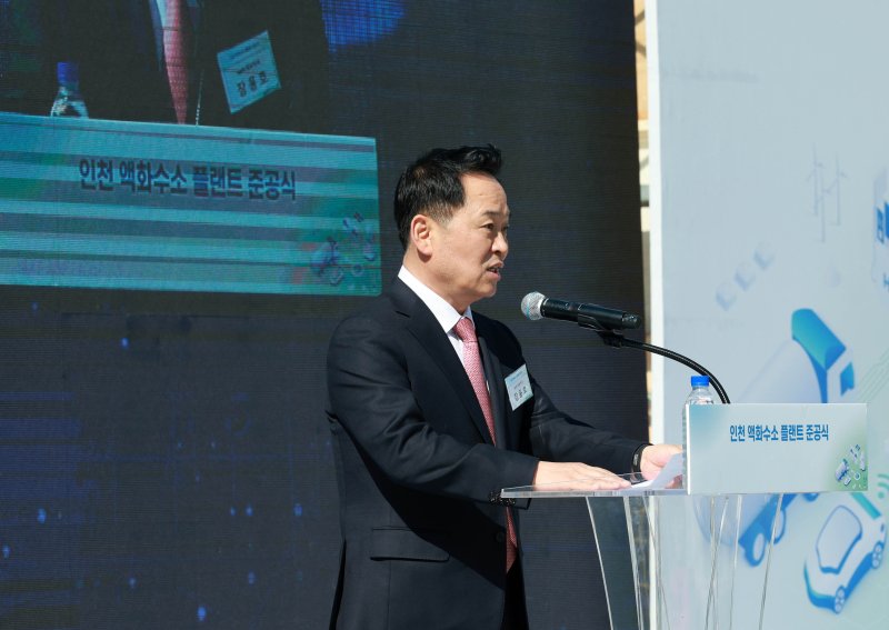 [인천=뉴시스] 고범준 기자 = 장용호 메이저 바카라사이트 캡틴 대표이사 사장이 8일 인천 서구 아이지이에서 열린 인천 액화수소 플랜트 준공식에서 축사를 하고 있다. 2024.05.08. bjko@newsis.com