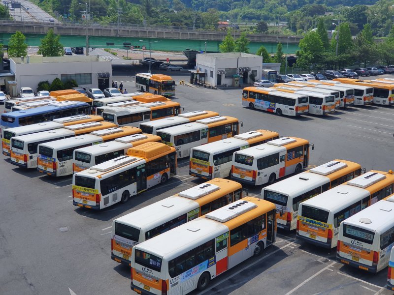 [울산=뉴시스] 배차를 기다리는 시내바카라사이트 소닉가 모여있는 울산 울주군 율리공영차고지 (사진=뉴시스DB) photo@newsis.com