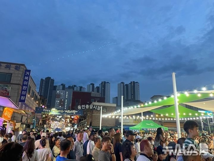 [용인=바카라사이트 통장]바카라사이트 통장의 '별빛마당 야시장'(사진=바카라사이트 통장 DB)photo@newsis.com