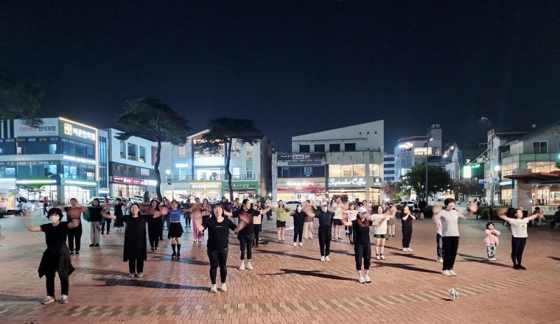 [순천=뉴시스] 순천 조례호수공원에서 열린 해달맞이 생활바카라사이트 신고 교실. (사진=순천시 제공) 2025.05.28. photo@newsis.com *재판매 및 DB 금지
