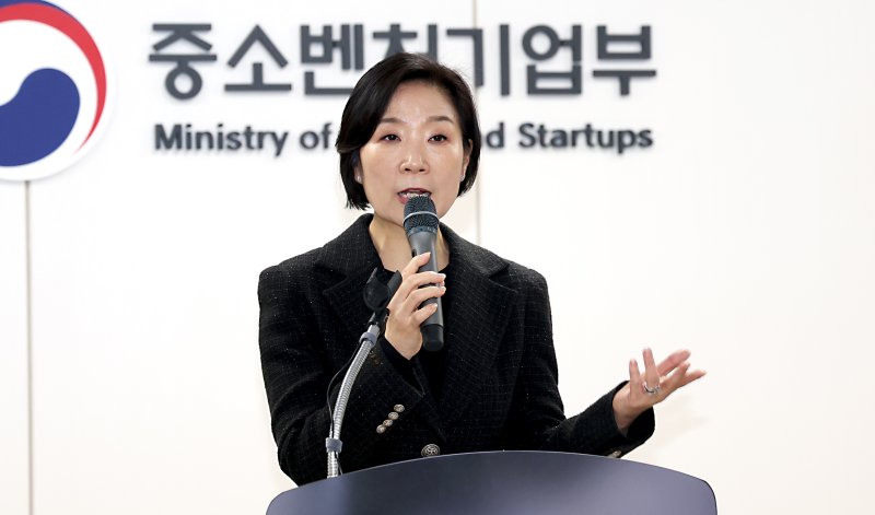 오영주 중소벤처바카라 가상 머니 사이트부 장관이 14일 오후 세종시 정부세종청사에서 열린 2025년도 중소벤처바카라 가상 머니 사이트부 청년인턴 오리엔테이션에 참석하여 인사말을 하고 있다. 2025.4.14/뉴스1 ⓒ News1 김기남 기자