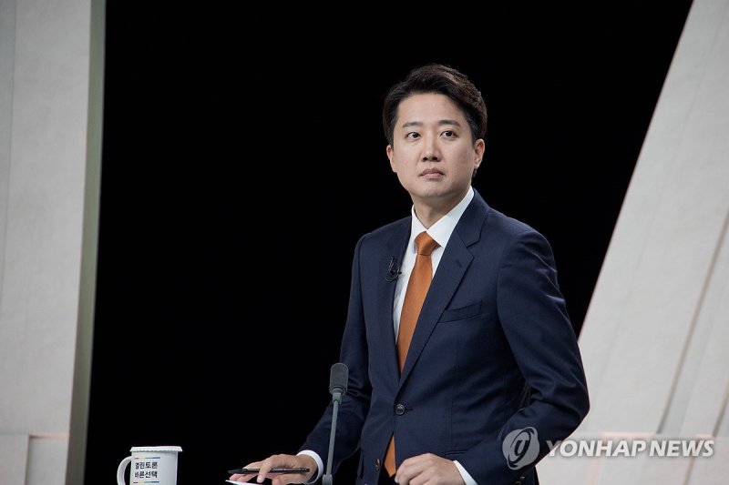 토론회 준비하는 이준석 후보 (출처=연합뉴스)