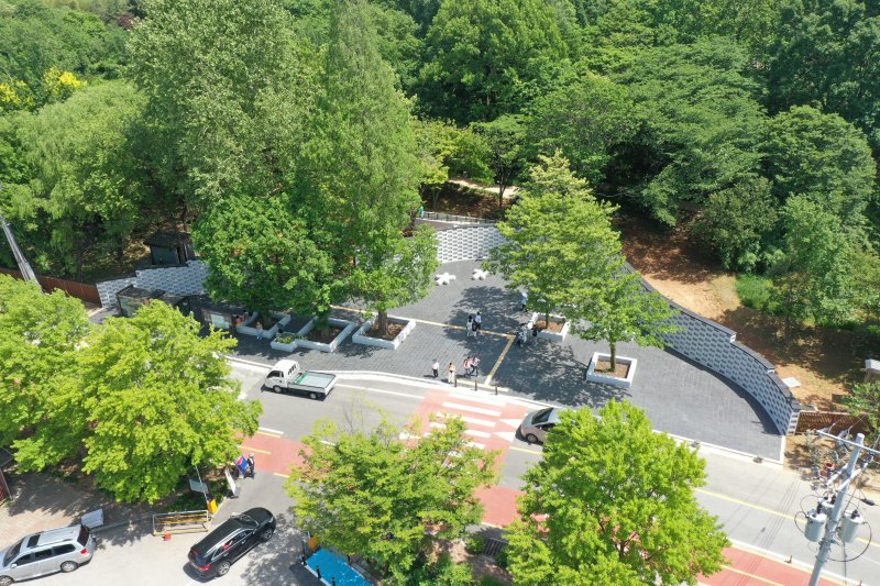 [전주=뉴시스] 새롭게 개장한 전주수목원의 진입바카라사이트 온카판인 '소담문' 전경. (사진=한국도로공사 전북본부 제공) 2025.05.28. photo@newsis.com *재판매 및 DB 금지