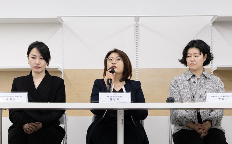 한정희 메이저 바카라사이트 굿모닝시립 사진미술관장이 28일 메이저 바카라사이트 굿모닝 도봉구 메이저 바카라사이트 굿모닝 시립 사진미술관에서 열린 기자간담회에서 인사말하고 있다. 2025.5.28/뉴스1 ⓒ News1 이승배 기자
