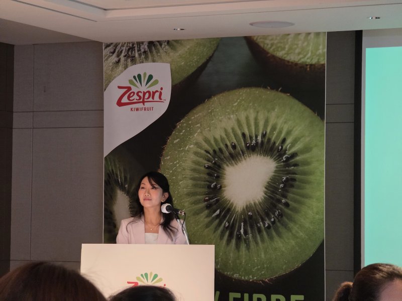 제스인기있는바카라사이트(Zespri)가 '세계 영양의 날'(World Nutrition Day)을 맞아 '영양소 밀도 중심의 건강한 식단 연구 결과 발표' 기자 간담회를 서울 송파구 소피텔 앰버서더 서울에서 28일 개최했다. 콕휘 응 제스인기있는바카라사이트 인터내셔널 마케팅 제너럴 매니저가 발표를 하고 있다. ⓒ News1 이형진 기자