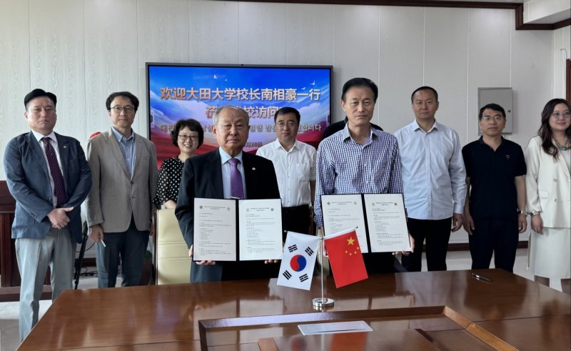 먹튀없는 바카라사이트 아톰카지노학교가 중국 하북성 석가장시에 위치한 3년제 전문대학 석가장과기신식직업학원에서 자매교류 협정을 체결했다. (먹튀없는 바카라사이트 아톰카지노 제공.재판매 및 DB금지)/먹튀없는 바카라사이트 아톰카지노1