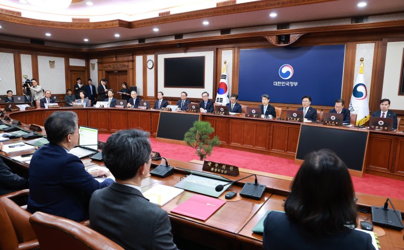 [서울=무료 바카라 게임] 최진석 기자 = 이주호 대통령 권한무료 바카라 게임 부총리 겸 교육부 장관이 28일 정부서울청사에서 열린 국무회의를 주재하고 있다. (대통령실통신사진기자단) 2025.05.28. myjs@newsis.com