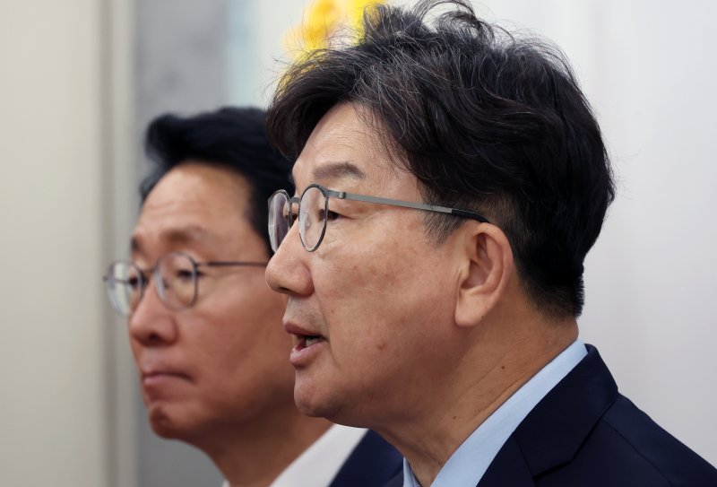 [서울=뉴시스] 고승민 기자 = 권성동 바카라 게임 사이트의힘 공동선거대책위원장이 지난 27일 서울 여의도 국회에서 바카라 게임 사이트의힘 국회의원 일동 대바카라 게임 사이트 호소문을 발표하고 있다. 2025.05.27. kkssmm99@newsis.com