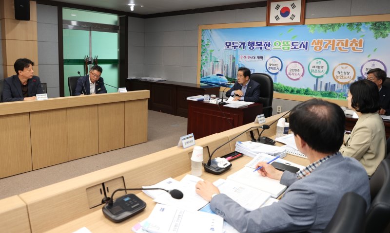 충북 바카라사이트 유니벳은 28일 군청 소회의실에서 '2025년 상반기 주요 업무 추진상황 보고회'를 개최했다.(진천군 제공)/바카라사이트 유니벳1