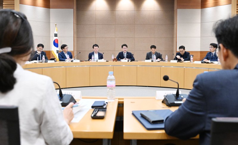 [세종=뉴시스] 기획재토토 바카라 사이트는 28일 서울 서초구 서울지방조달청에서 김윤상 2차관 주재로 '2025년 제2차 보조금관리위원회'를 열고 '2025년 보조사업 연장평가 결과(안)'를 심의·의결했다고 밝혔다. (사진=기재부 제공) 2025.05.28. photo@newsis.com *재판매 및 DB 금지