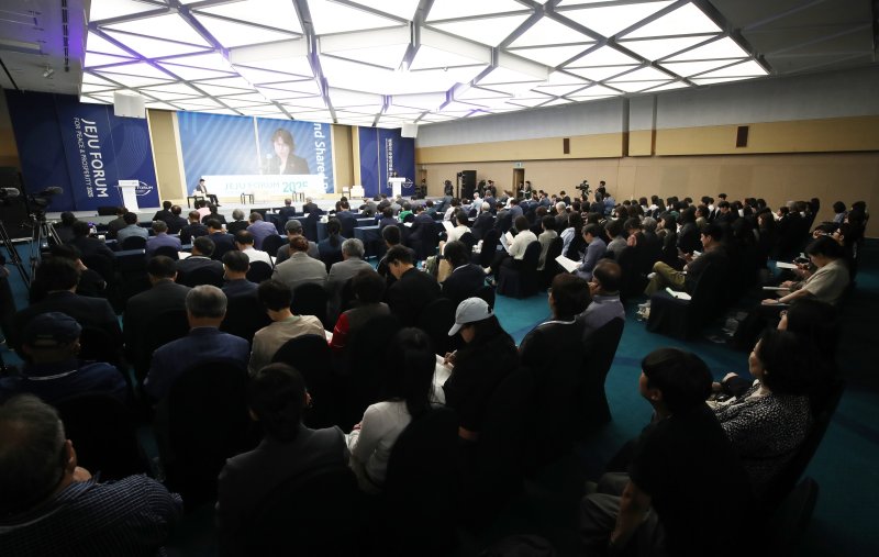28일 제주 서귀포시 제주국제컨벤션센터에서 열린 제20회 온라인 바카라사이트 추천에서 '과거에 연루되기:재현·책임·윤리'를 주제로 한 4·3세션이 진행되고 있다. 2025.5.28/뉴스1 ⓒ News1 오현지 기자