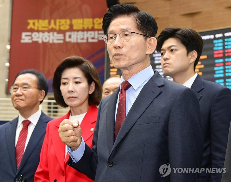 한국거래소 홍보관 찾은 김문수 후보 (출처=연합뉴스)