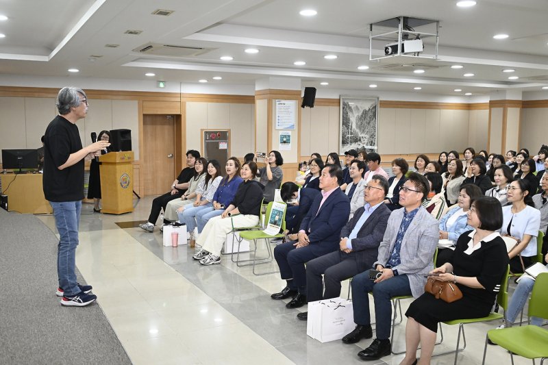 김영한 소장이 심리극 활용해 바카라 전략교육 특강을 하고 있다. *재판매 및 DB 금지