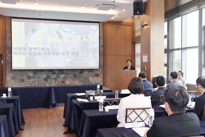 [세종=뉴시스] 먹튀없는 바카라사이트는 28일 서울 중구 LW컨벤션센터에서 김범석 기획재먹튀없는 바카라사이트 장관 직무대행 1차관 주재로 '2025년 제1회 미래전략포럼'을 개최했다고 밝혔다. (사진=기재부 제공) 2025.05.28. photo@newsis.com *재판매 및 DB 금지