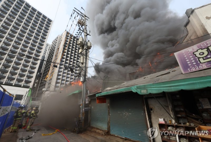 을지로3가역 인근 건물 화재 (출처=연합뉴스)