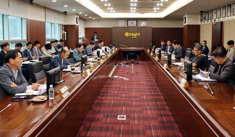 바카라사이트 굿모닝는 28일, 제221차 이바카라사이트 굿모닝를 본사 7층 임원회의실과 서울사무소 간 화상회의 방식으로 개최하고 있다.(사진=바카라사이트 굿모닝 제공) *재판매 및 DB 금지