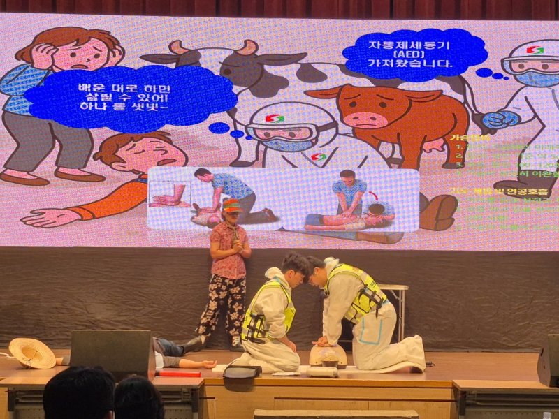 [세종=뉴시스] 지난 27일 세종시 정부세종청사에서 열린 '바카라사이트 벳무브 일반인 심폐소생술 경연대회'에서 전북특별자치도 대표로 출전한 '방역라이프가드' 팀이 준비한 경연을 펼치고 있다. (사진=전북특별자치도소방본부 제공) 2025.05.28. photo@newsis.com *재판매 및 DB 금지