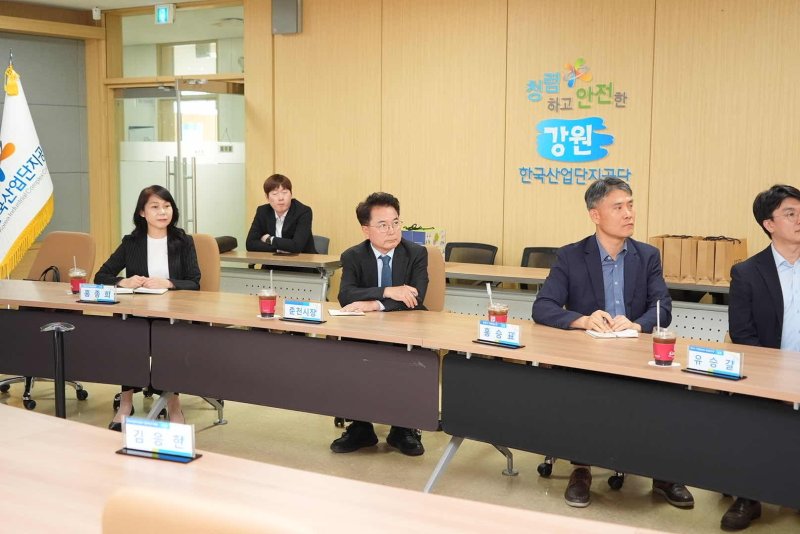 한국산업단지공단 강원지역본부 방문한 육동한 춘천실시간 바카라사이트.(춘천시 제공, 재판매 및 DB금지)