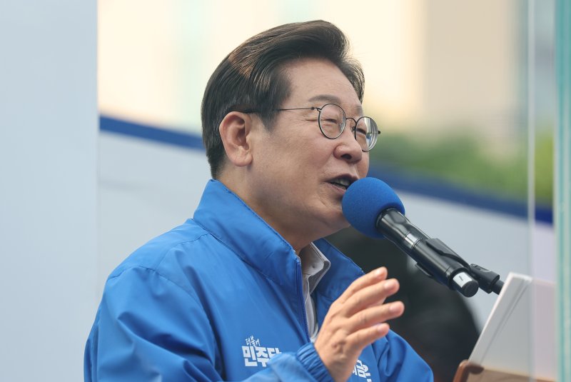 이재명 대선 후보, 광진구·중랑구 집중 유세 (서울=연합뉴스) 황광모 기자 = 더불어바카라사이트 카지노판당 이재명 대선 후보가 28일 서울 광진구 어린이대공원 정문 앞에서 열린 광진구·중랑구 집중 유세에서 지지를 호소하고 있다. 2025.5.28 hkmpooh@yna.co.kr (끝)