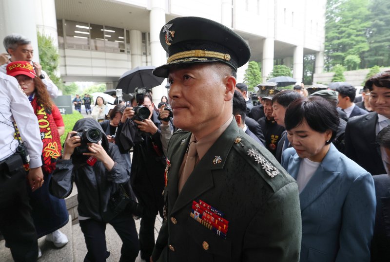 해병대 '채 상병 순직 사건'과 관련해 항명 및 상관명예훼손 혐의로 기소된 박정훈 전 해병대 수사단장(대령)이 16일 서울 서초구 서울고등법원에서 열린 항소심 2차 공판준비기일에 출석하고 있다. 2025.5.16/토토 사이트 바카라1 ⓒ News1 박세연 기자