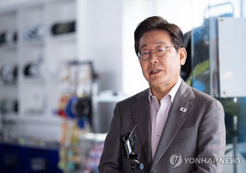 백브리핑하는 이재명 후보 (출처=연합뉴스)