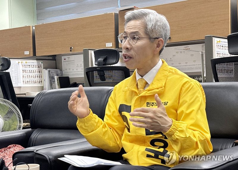 기자간담회서 발언하는 권영국 (출처=연합뉴스)