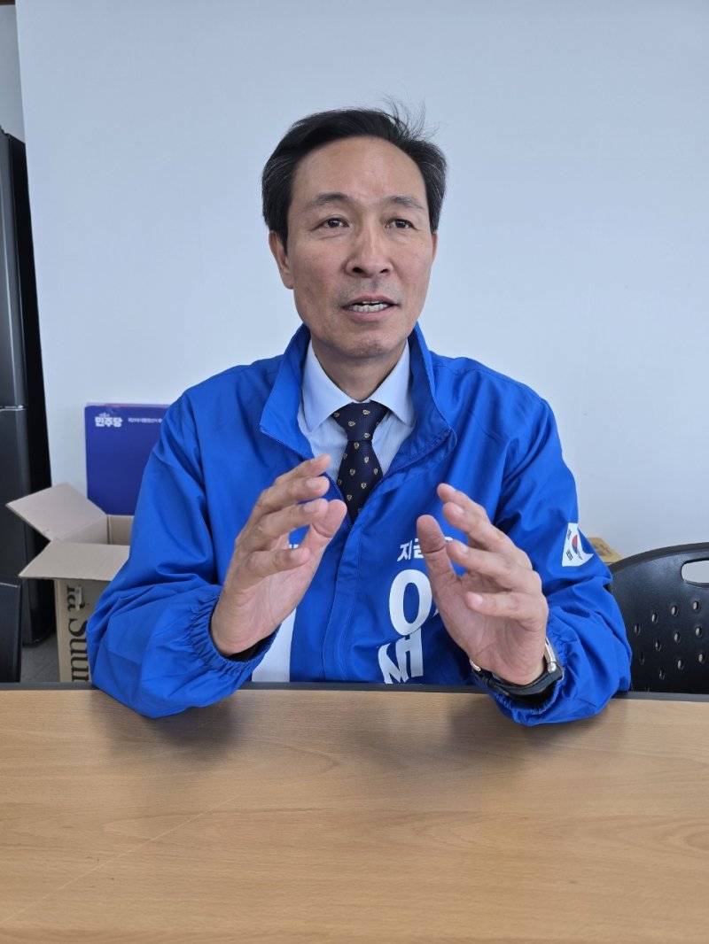 우상호 더불어민주당 공동상임선거대책메이저 바카라사이트 유니88벳이 지난 27일 서울 여의도 선거사무실에서 파이낸셜뉴스와 인터뷰를 갖고 이재명 대선 후보의 국정 운영 청사진을 비롯해 대선 중·종반 판세와 전망 등 주요 현안에 대한 입장을 밝히고 있다. 사진=김윤호 기자