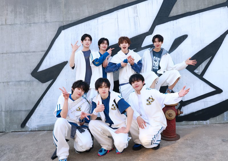 [온라인 바카라온라인 바카라] 그룹 '킥플립'이 28일 신곡 '프리즈(FREEZE)'의 뮤직비디오 비하인드 사진을 공개했다. (사진=JYP엔터테인먼트 제공) 2025.05.28. photo@newsis.com *재판매 및 DB 금지