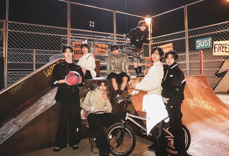 [온라인 바카라온라인 바카라] 그룹 '킥플립'이 28일 신곡 '프리즈(FREEZE)'의 뮤직비디오 비하인드 사진을 공개했다. (사진=JYP엔터테인먼트 제공) 2025.05.28. photo@newsis.com *재판매 및 DB 금지