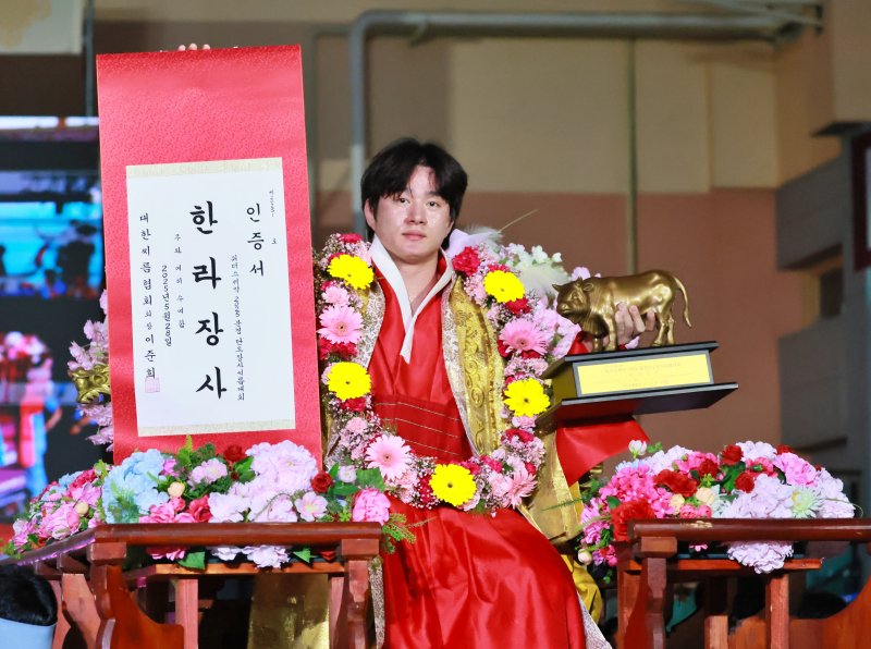 [서울=바카라사이트 소울카지노] 문경단오바카라사이트 소울카지노대회 한라바카라사이트 소울카지노에 오른 차민수. (사진 = 대한씨름협회 제공) *재판매 및 DB 금지