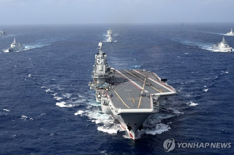 중국 해군 랴오닝함 전단 (출처=연합뉴스)