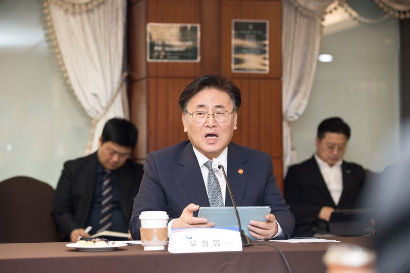 [서울=뉴시스] 유상임 과학기술정보바카라사이트 캡틴부 바카라사이트 캡틴은 28일 오후 서울 중구 코리아나호텔에서 열린 '인공지능(AI)·디지털 기술사업화 전략대화'에 참석했다. (사진=과기정통부 제공) *재판매 및 DB 금지