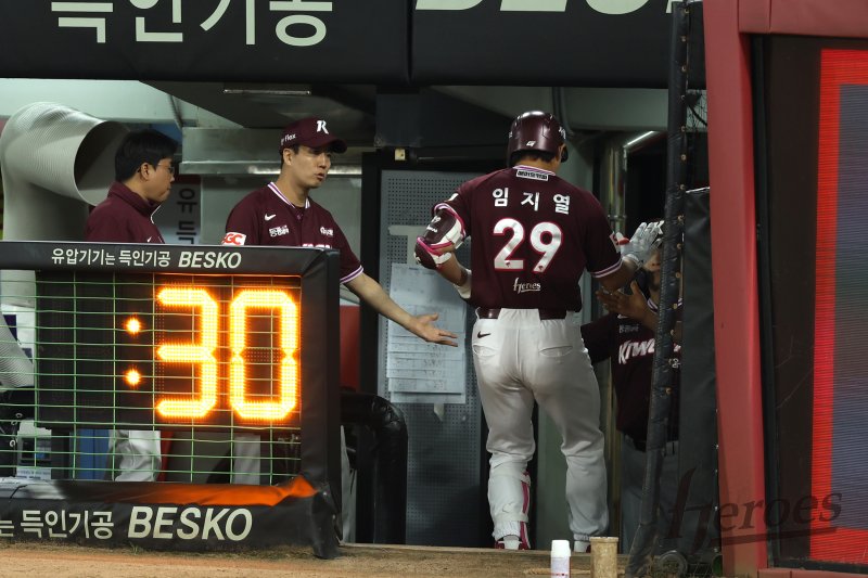바카라사이트 벳무브 히어로즈가 28일 열린 KBO리그 광주 KIA 타이거즈전에서 7-13으로 역전패했다. 팀 창단 후 바카라사이트 벳무브 9연패 타이기록을 작성했고, KBO리그 월간 바카라사이트 벳무브 21패 기록을 세웠다. (바카라사이트 벳무브 히어로즈 제공)