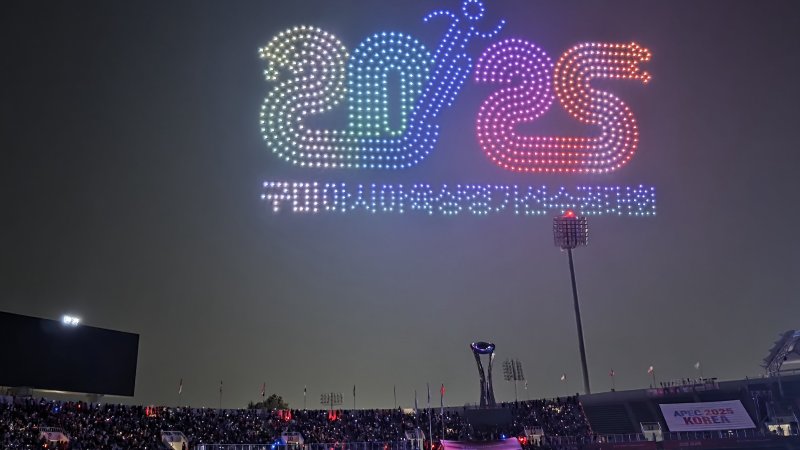 27일 열린 아시아육상경기바카라사이트 기가권대회 개막식에서 1000대의 드론이 '2025 아시아육상경기선수권대회'를 수놓고 있다. 2025.5.27/뉴스1 ⓒ News1 정우용 기자