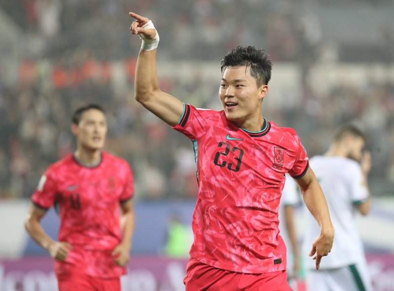 15일 오후 경기 용인시 처인구 용인미르스타디움에서 열린 2026 국제축구연맹(FIFA) 북중미 월드컵 아시아 3차 예선 B조 4차전 대한민국과 이라크의 경기, 대한민국 오현규가 추가골을 넣은 후 기뻐하고 있다. 2024.10.15/뉴스1 ⓒ News1 김영운 기자