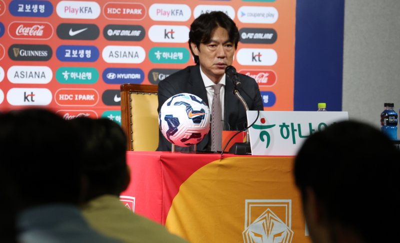 홍명보 대한민국 축구 국가대표 감독이 26일 오전 서울 종로구 축구회관에서 6월 A매치 국가대표 명단을 발표하고 있다. 2025.5.26/뉴스1 ⓒ News1 김명섭 기자