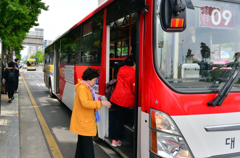 [광주=뉴시스] 광주 시내버스. (사진=뉴시스 DB). photo@newsis.com