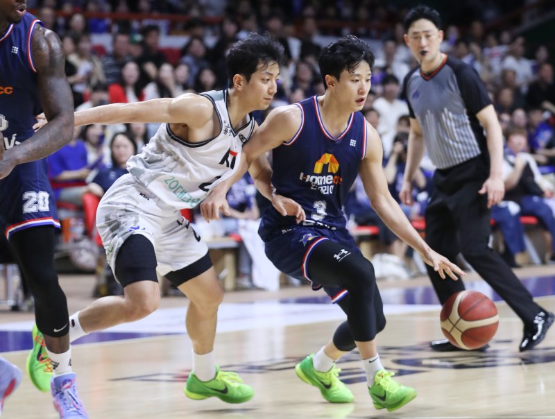 허훈(왼쪽)과 허웅. 뉴스1 DB ⓒ News1 윤일지 기자