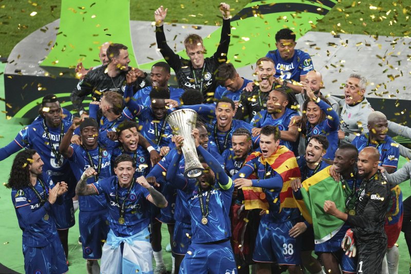 [브로츠와프=AP/뉴시스] 유럽축구연맹(UEFA) 유로파 콘퍼런스리그(UECL) 우승을 차지한 잉글랜드 프로축구 프리미어리그(EPL) 첼시 선수단. 2025.05.28.