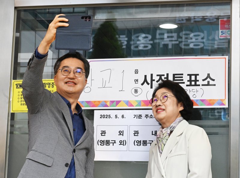전직 대통령·경선후보들 사전투표 참여..'내란종식'vs '보수결집'