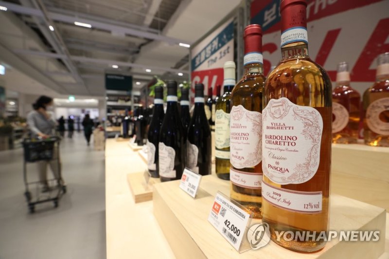 와인 고르기 (출처=연합뉴스)