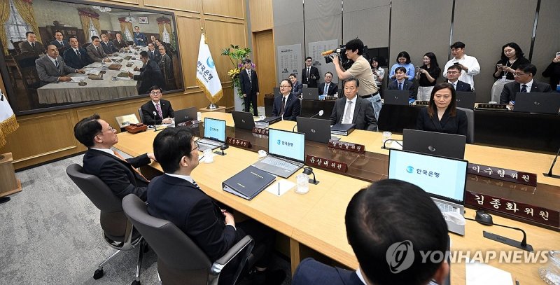 이창용 한은 총재, 금융통화위원회 주재 (출처=연합뉴스)
