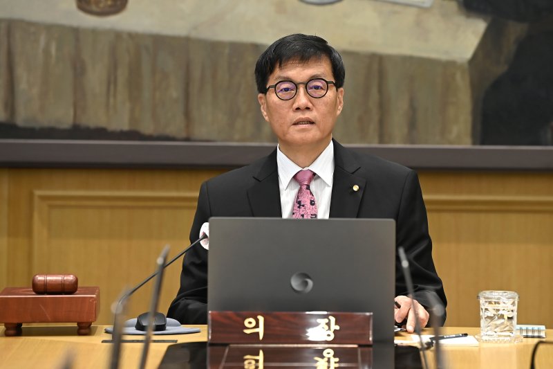 [서울=뉴시스] 사진공동취재단 = 이창용 한국은행 총재가 29일 서울 중구 한국은행에서 금융통화위원회를 주재하고 있다. 2025.05.29. photo@newsis.com