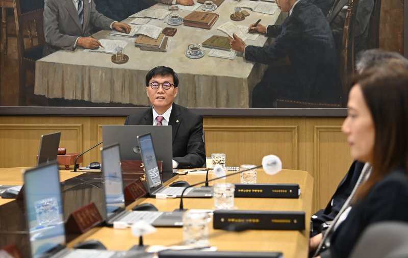 [서울=뉴시스] 사진공동취재단 = 이창용 한국은행 총재가 29일 서울 중구 한국은행에서 금융통화위원회를 주재하고 있다. 2025.05.29. photo@newsis.com
