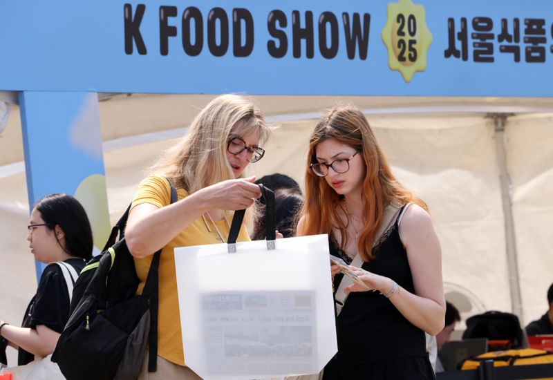 "한국 음식 맛있어요"- '2025 서울식품유통대전(K푸드쇼)'