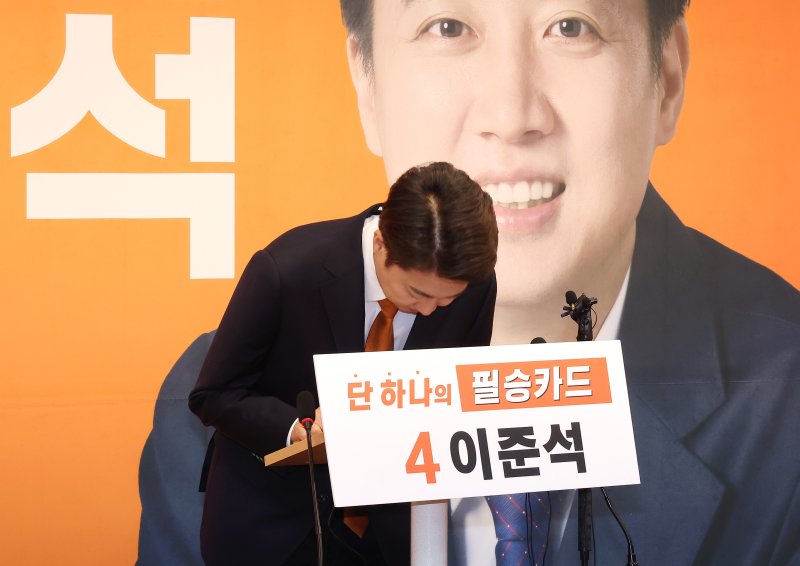 이준석 "2시까지 허위사실 지워라" 법적 대응..방송·네티즌과 전면전