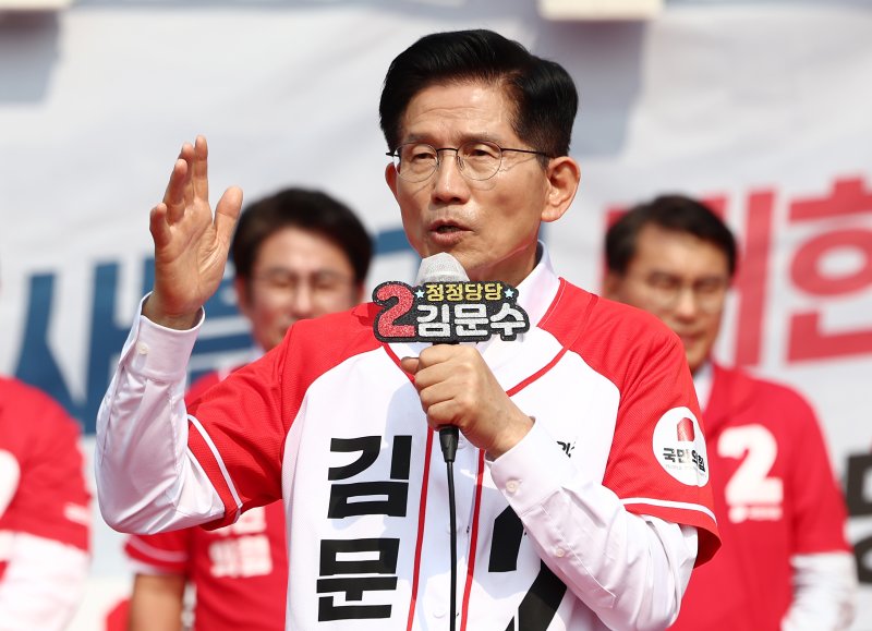 김종인 "이재명 50％·김문수 40%↓, 이준석 15％ 육박 예상"