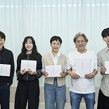 최민식, 괴팍한 국문과 교수 변신…넷플릭스 ′맨 끝줄 소년′ 