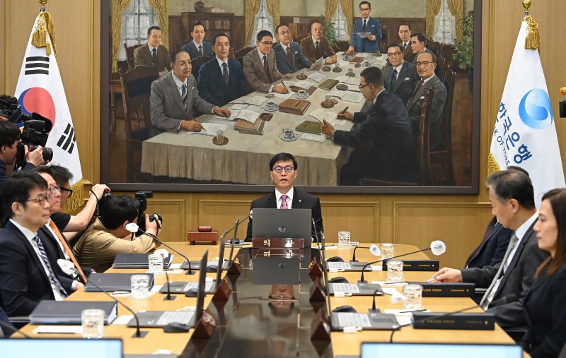 이창용 한국은행 총재가 29일 서울 중구 한국은행에서 열린 금융통화위원회를 주재하고 있다. 2025.5.29/뉴스1 ⓒ News1 사진공동취재단