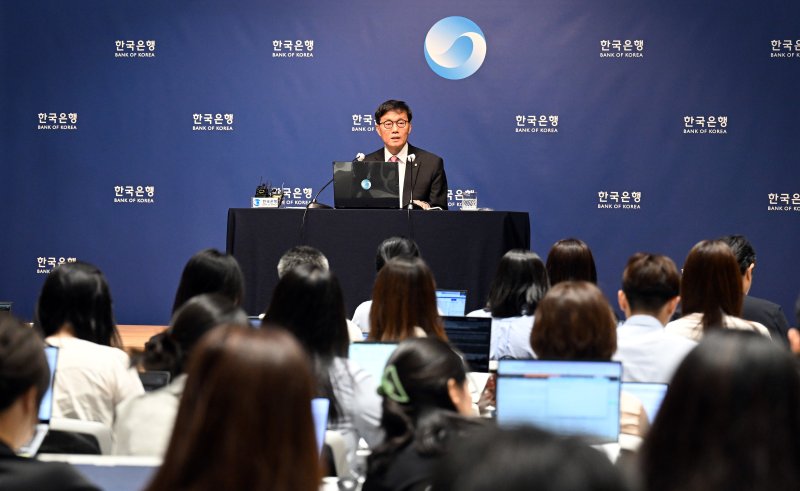 이창용 한국은행 총재가 29일 서울 중구 한국은행 본관에서 열린 금융통화위원회 본회의 후 기자회견에서 발언을 하고 있다. 2025.5.29/뉴스1 ⓒ News1 사진공동취재단